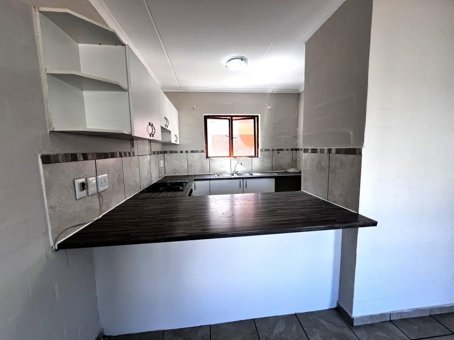 To Let 2 Bedroom Property for Rent in Parklands Western Cape